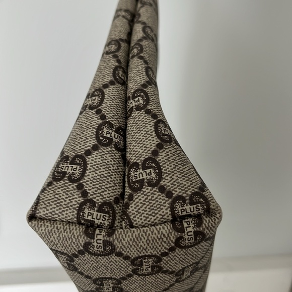 Gucci Plus Large Cosmetic Pouch or Clutch - Picture 7 of 12